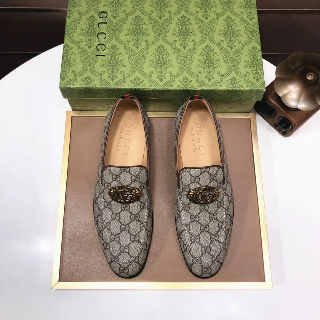 Men's shoes💰500💰Italy's top luxury men's shoe giant (GUCCI) (Gucci) (full cowhide lining) new arrival🍃Original European style🔰 Pleasant to the eye😍In order to make the shoes more durable and non-deformable🌀The production continues to follow traditional methods but there is still no lack of innovation💪Choose original sheepskin for the leather♻️ Smooth and natural And extra bright ⭐Made of imported cowhide, the first choice of rich people 38-45 (45 customized)